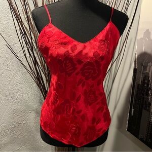 🍒RED SILKY CAMISOLE TANK TOO WITH ROSE DETAIL SIZE MEDIUM🍒